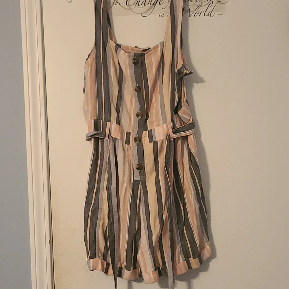 Cute Romper - Picture 2 of 4
